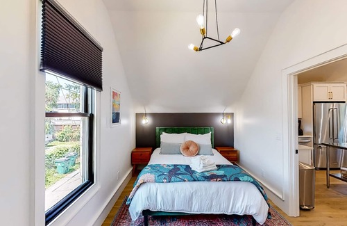 12 South Cottage | Stylish Nashville cottage with a washer/dryer, full kitchen & central AC