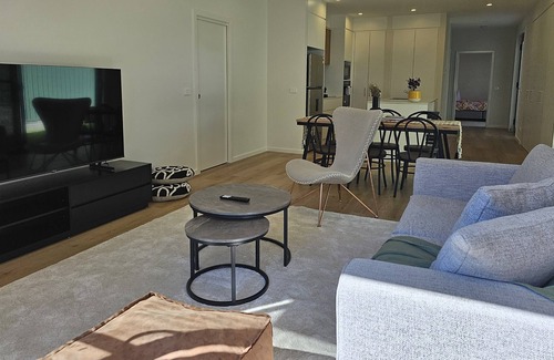 Gowrie House | Stylish New 3bedroom 2 1/2 bathroom townhouse, garage, parking, internet