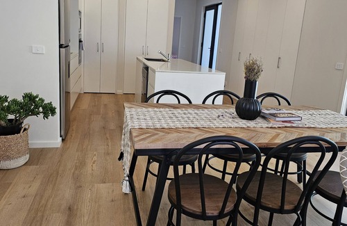 Gowrie House | Stylish New 3bedroom 2 1/2 bathroom townhouse, garage, parking, internet