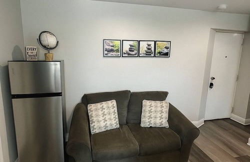 Frankford Apartment | Stylish Newly renovated * Private Aptarment* 1BR
