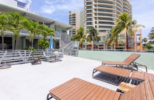 South Beach Condo | Stylish Ocean Dr Apt w/2 Queen Beds, Across Beach