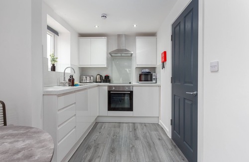 North Shore Apartment | Stylish One Bed Apartment, Close to the beach, Central location