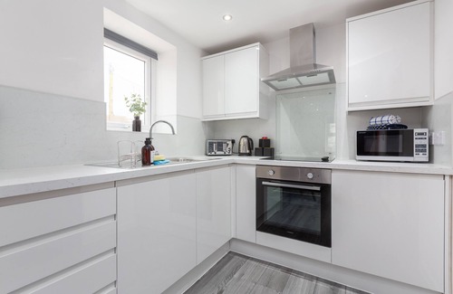 North Shore Apartment | Stylish One Bed Apartment, Close to the beach, Central location