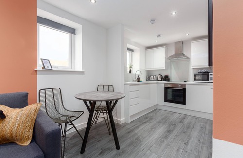 North Shore Apartment | Stylish One Bed Apartment, Close to the beach, Central location