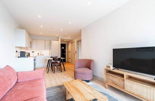 Whittington Apartment | Stylish One-Bed Retreat
