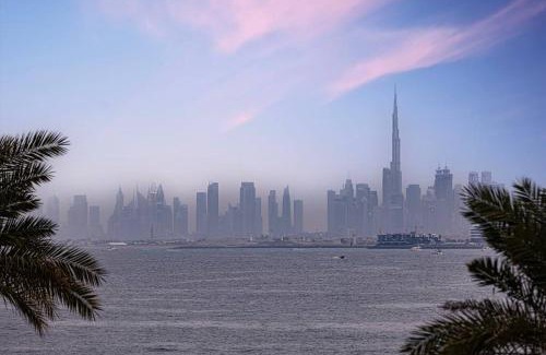 Palm Jumeirah Apartment | Stylish Palm Jumeirah Stay Sea, Burj Views, Gym & Pool