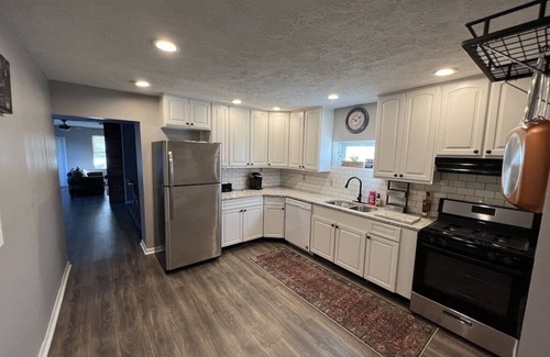 Cleveland House | *Stylish Pet Friendly 3 Bedroom House*