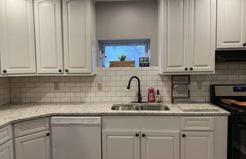 Cleveland House | *Stylish Pet Friendly 3 Bedroom House*