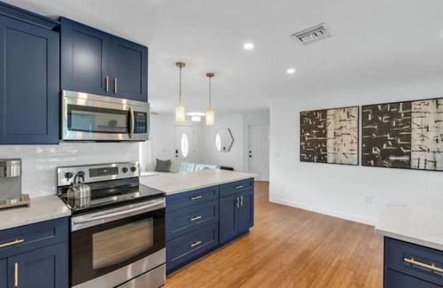 Willoughby Acres House | Stylish Pool Home Close to the Beach