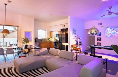 B-Bar-H Ranch House | Stylish Pool House w/Firepit, Arcade, Billiards & more! Family Friendly
