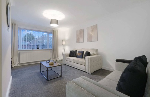 Middlesbrough House | Stylish & Relaxing Retreat in Normanby, Sleeps 4