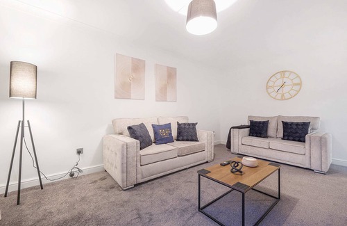 Middlesbrough House | Stylish & Relaxing Retreat in Normanby, Sleeps 4