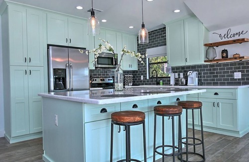 Pierson Place Historic District House | Stylish Retreat: FREE Heated Pool w/Jets, Putting Green & Outdoor Kitchen