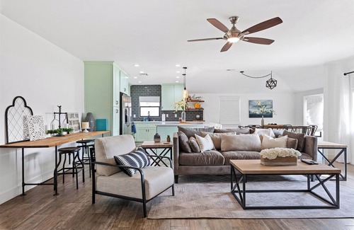 Pierson Place Historic District House | Stylish Retreat: FREE Heated Pool w/Jets, Putting Green & Outdoor Kitchen