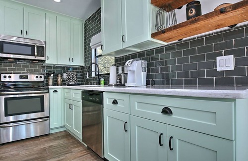 Pierson Place Historic District House | Stylish Retreat: FREE Heated Pool w/Jets, Putting Green & Outdoor Kitchen