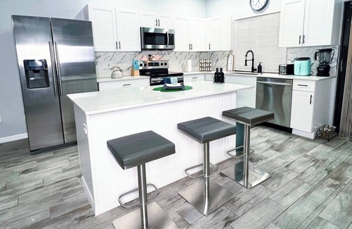 Lochmoor Waterway Estates House | Stylish Retreat: Near Beaches & Downtownnn