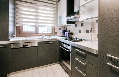 Bostanci Apartment | Stylish Retreat w Balcony 2 min to Bagdat Ave
