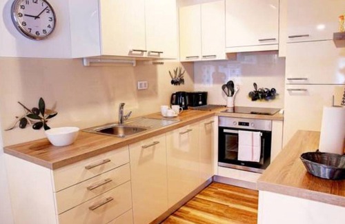Dobova Apartment | Stylish Retreat with BBQ and Modern Amenities near Terme - Three Bedroom Apartment