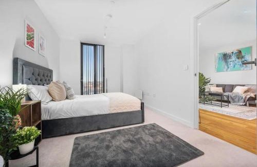 Manchester Apartment | Stylish Retreat with City Views & Central Location
