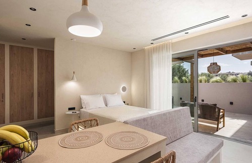 Daratsos Hotel | Stylish Retreat with Jacuzzi