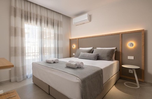 Rhodes Apartment | Stylish Rhodes Apartment with Prime Location - L & C City Escape