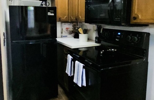 Columbus House | Stylish & Serene Bungalow - 2BR - Fireplace - Backyard