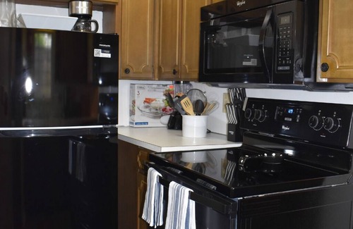 Columbus House | Stylish & Serene Bungalow - 2BR - Fireplace - Backyard
