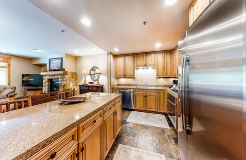 River Run Condo | Stylish ski-in/ski-out retreat with heated outdoor pool, hot tub, & sauna