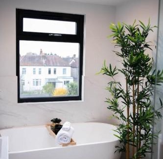 Lewisham House | Stylish Skylight Room in a Luxury House
