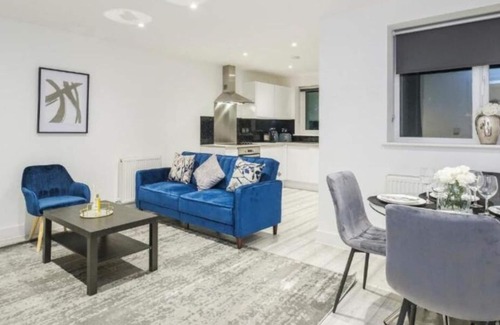 Southend-on-Sea Apartment | Stylish & Sleek 1BR City Centre Nr High St & Southend Beach by Luxiety Stays