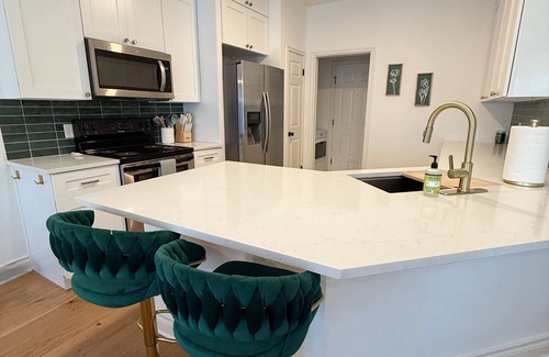 Austin House | Stylish South Austin Retreat - Private Yard + Garage