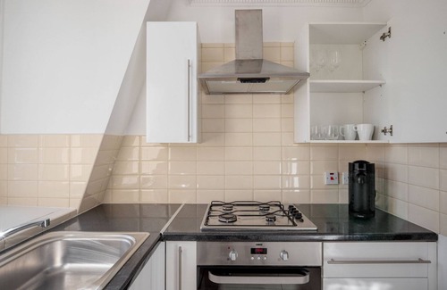 South Kensington Apartment | Stylish South Kensington 2BR, nr Museums & Shops, by Blueground