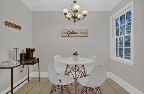 St. Marys House | Stylish, Spacious 3 Bedroom Home - FREE BIKES-