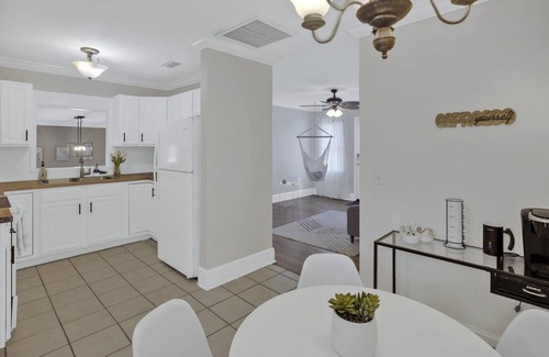 St. Marys House | Stylish, Spacious 3 Bedroom Home - FREE BIKES-