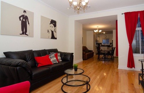 Shaughnessy Village House | Stylish Spacious Flat in Shaughnessy Village