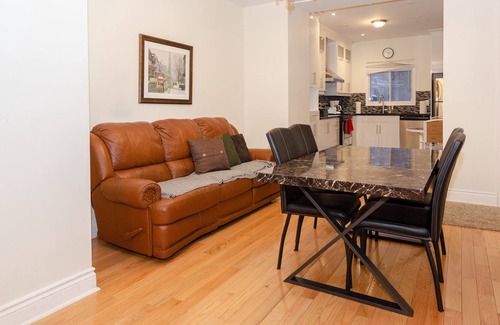 Shaughnessy Village House | Stylish Spacious Flat in Shaughnessy Village