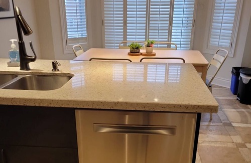 East Credit House | Stylish & Spacious Getaway in Heart of Mississauga