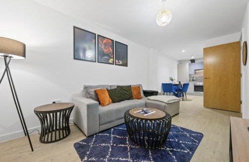 Salford Apartment | Stylish & Spacious Salford Quays one bedroom high floor apartment with balcony