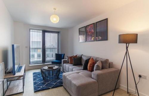 Salford Apartment | Stylish & Spacious Salford Quays one bedroom high floor apartment with balcony