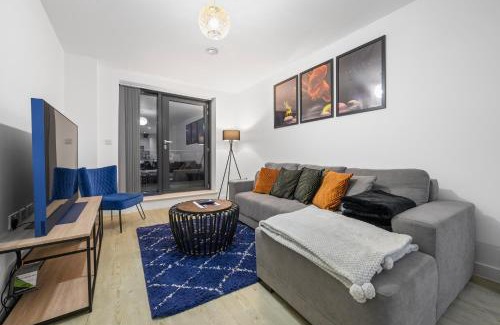 Salford Apartment | Stylish & Spacious Salford Quays one bedroom high floor apartment with balcony