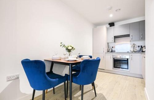 Salford Apartment | Stylish & Spacious Salford Quays one bedroom high floor apartment with balcony