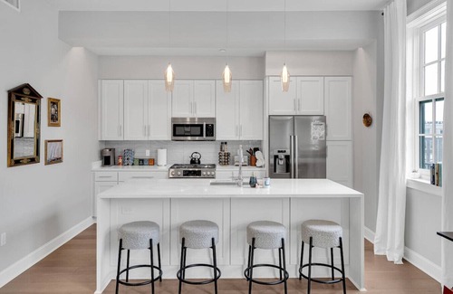 Central Business District Apartment | Stylish St Charles Pad - Parking, Pool, & Balcony!