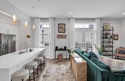 Central Business District Apartment | Stylish St Charles Pad - Parking, Pool, & Balcony!