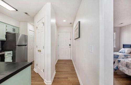 Longs Apartment | Stylish Stay-Golf & Water Views