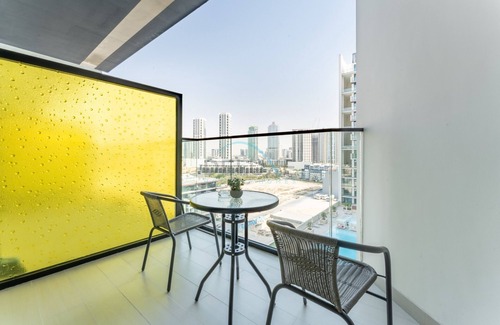 Jumeirah Village Circle Apartment | Stylish Stay Near Dubai Autodrome & Trump Golf Club, Binghatti Amber, by Deluxe Holiday Homes