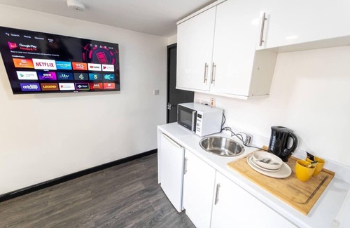 Selly Oak Apartment | Stylish Studio for short term near the City!