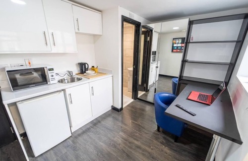 Selly Oak Apartment | Stylish Studio for short term near the City!