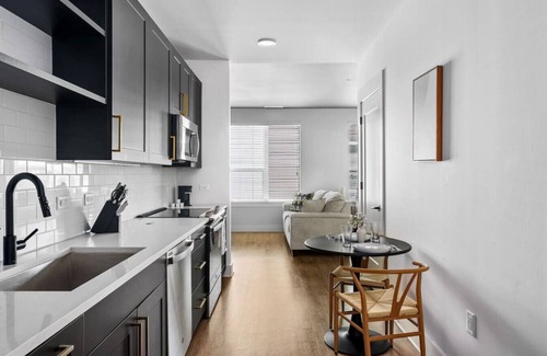 Tampa Apartment | Stylish Studio in Amazing Location | Free Parking!