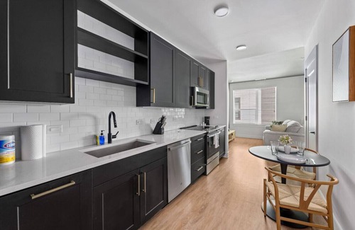 Tampa Apartment | Stylish Studio in Amazing Location | Free Parking!