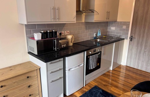 Luton Apartment | Stylish Studio in Central Luton